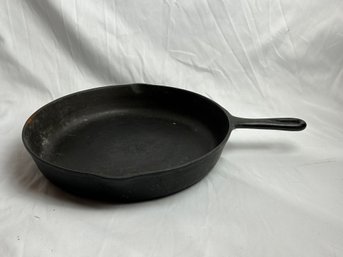 No. 10 Cast Iron 12 7/16in Skillet Pan