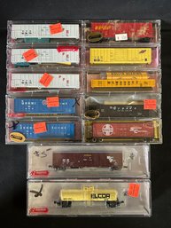 Roundhouse N Scale Variety Of Train Cars And Rail Lines