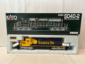 Kato EMD SD40-2 Mid W/Snoot Nose Powered Locomotive - Santa Fe