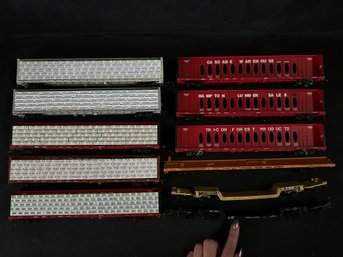 HO Scale Center Beam And Flat Cars - Variety Of Rail Lines