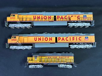 Bachmann HO Scale DD40 And GP35 Powered Locomotives - Union Pacific