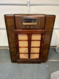 1940s Montgomery Ward Airline Radio Phono Combination