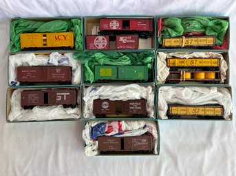 Athearn HO Scale Pickle Cars And 40ft Boxcars - Variety Of Rail Lines