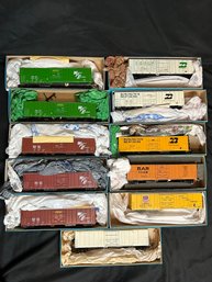 Athearn HO Scale 57ft Reefer Cars - BNSF, BN, UP, BAR, Undecorated