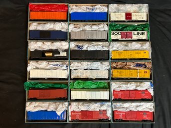 Athearn HO Scale Model Train Boxcars And Reefers - Undecorated, Burlington, Soo Line