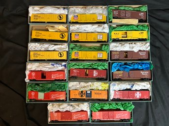 Athearn HO Scale Model Train Boxcars And Reefers - GN, UP, SP, MKT, SF