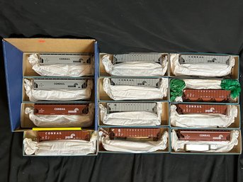 Athearn HO Scale Pullman Hopper Cars With Cardboard Display - Conrail