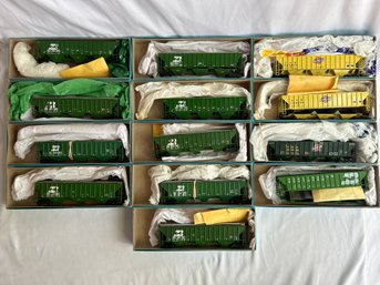 Athearn HO Scale 54ft Covered Hoppers - Burlington Northern And CNW