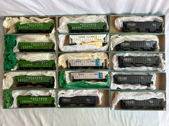 Athearn HO Scale 54ft Covered Hoppers - Northern Pacific, Soo Line, MRL