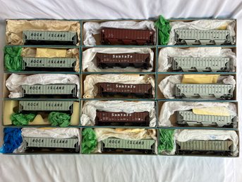 Athearn HO Scale 54ft Covered Hoppers - Rock Island, ATSF, Erie