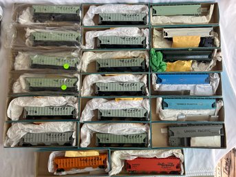 Athearn HO Scale 54ft Covered Hoppers - D&RGW, Undecorated, And More