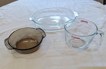 Group Of Pyrex Baking Dishes For All Your Baking Needs.