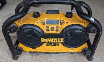 Dewalt DCO11 7.2-18V 1 Hour Heavy Duty Worksite Radio/charger