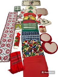 Vintage Holiday Place Mats With Extras
