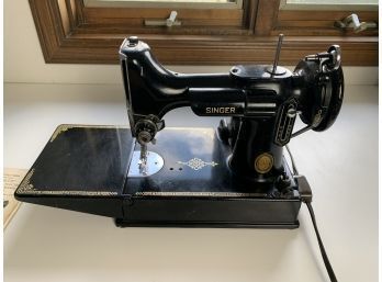 Singer Featherweight Portable Electric Sewing Machine 221-1