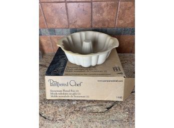 Pampered Chef Stoneware Fluted Pan