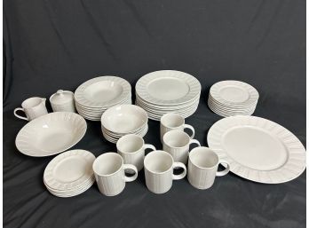 Symphony By Oneida Dinnerware Set