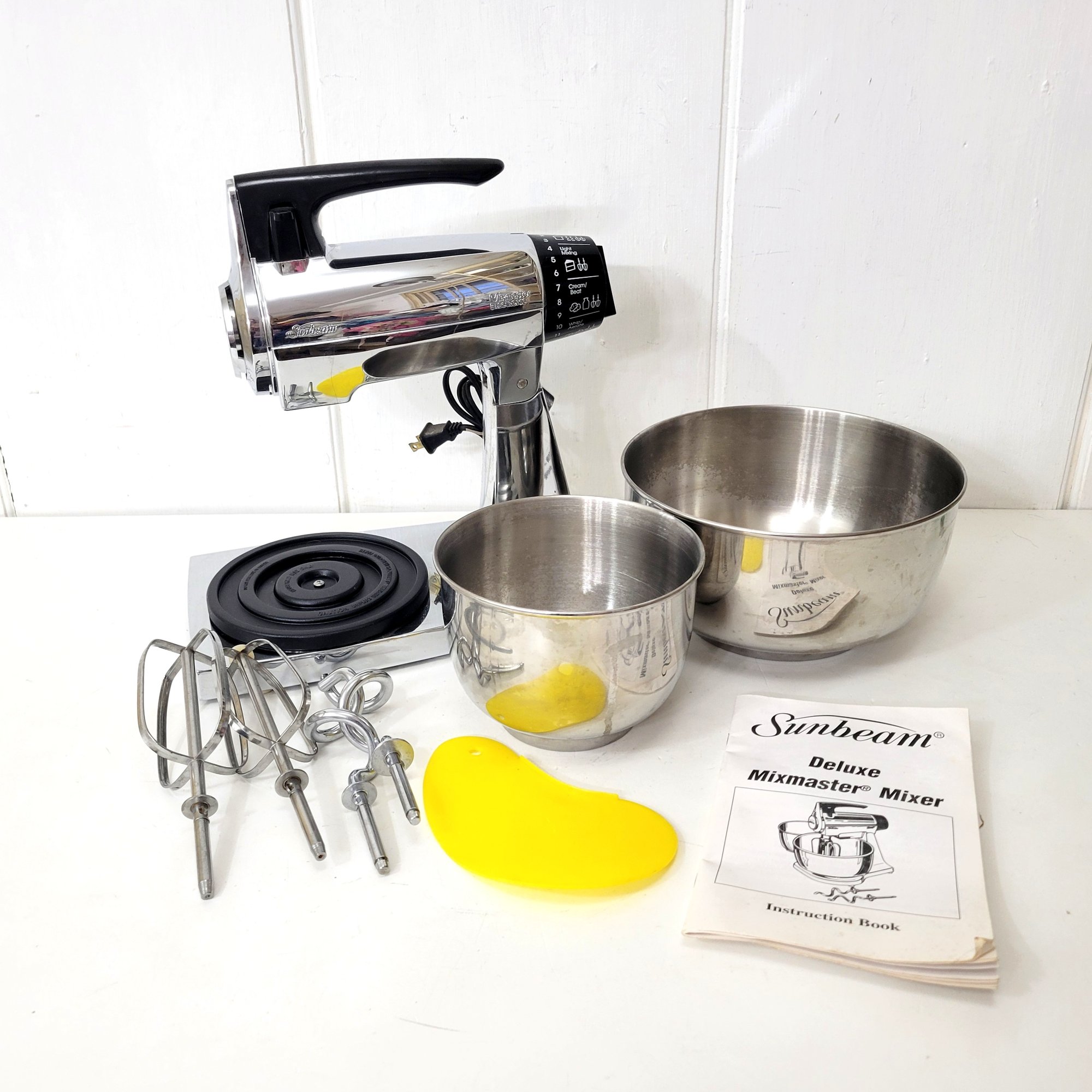 Sunbeam Deluxe Mixmaster Mixer #1506 | Auctionninja.com