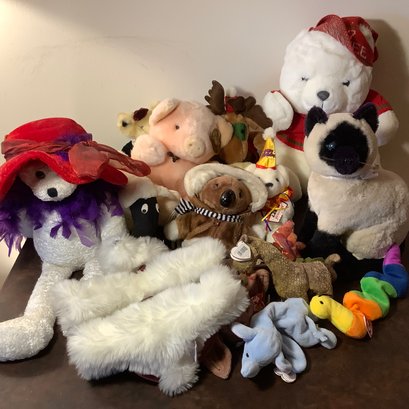 Stuffed Animals To Fill 2 Tables! Snoopy, Woodsock, Seahorses, Ty Beanie Babies, Musical , Koalas, Bears, Pig