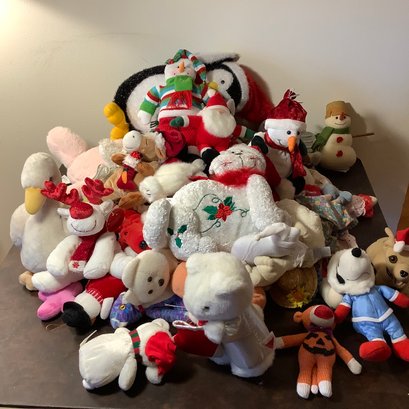 Huge Lot Of Stuffed Animals- Most Kept Sealed In Bags