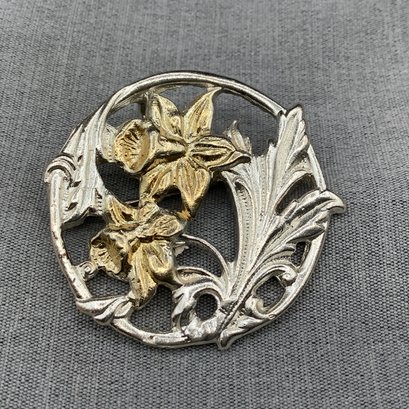 925 Sterling Silver Brooch With Open Design Of Daffodils In Both Silver And Gold Tone.