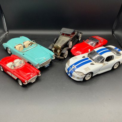 5 Large 1/18 Scale Cars, Pair Of 1957 Corvettes, Dodge Viper, 1979 Corvette