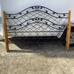 King Size Head Board, Footboard And Bed Frame/rails. Ivy Metal Design With Oak Posts