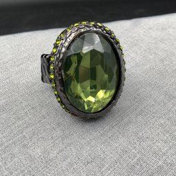 Large Green Colored Costume Stone With Elastic Ring Band