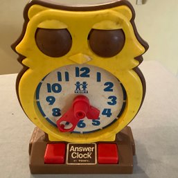 Vintage 1975 Tomy, Answer Clock. Have Your Young Ones Learn To Tell Time The Old School Way