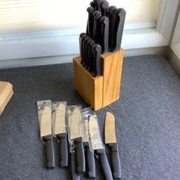 Knife Set With Block- Quikut And 7 New Santoku Knives