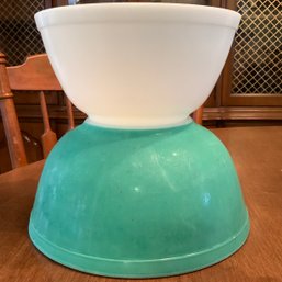 Pyrex 403 2.5 Qt Mixing Bowl, Green And Milky White Bowl