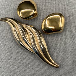 Bold Design Costume Brooch And Earrings,