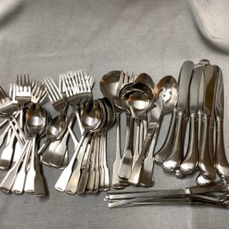 Onieda Stainless Flatware Set, Service Of 8 Plus Serving Pieces And 8 Thin Scoops