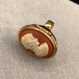 Avon Collectible Scent Locket Ring With Cameo Front