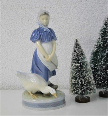 Royal Copenhagen Porcelain Peasant Girl With Goose Figurine #527 Denmark