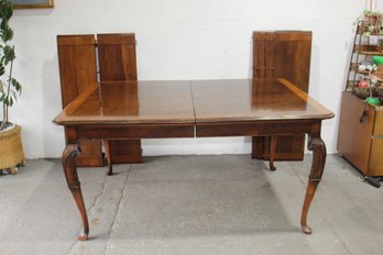 Mahogany Dining Table With 2 Skirted Leaves And 4 Flat Leaves