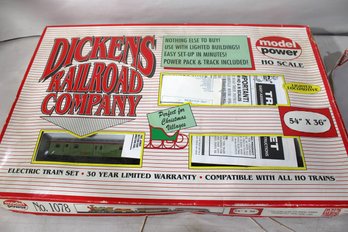 Model Power Dickens Railroad Company HO Scale Train Set No.1077 Lighted Houses