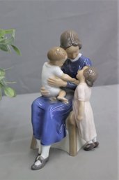 Bing & Grohndal Denmark Happy Family Figurine #2262 AN
