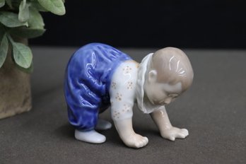 Royal Copenhagen Figurine Crawling Child Learning To Stand No. 1518/25