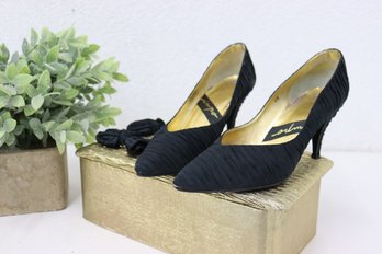 IMPO Raised Stripe Ruffle Dress Pumps With Movable Bow, Size 8B, With Box