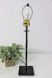 Minimalist Style Black Twisted Rod Table Lamp