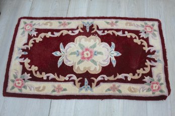 'Exquisite Handcrafted Floral Wool Rug - 28.5' X 51.5'