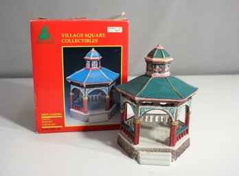 Lemax Vintage Village Square Collectibles New Gazebo Hand Painted Porcelain