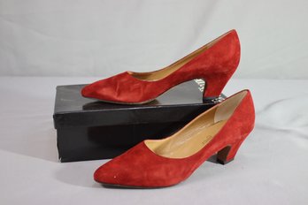 L. Miller Size 10 Pointed Toe Pumps. Suede
