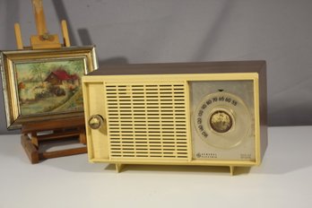 General Electric Model  Yellow Tube AM Radio -Works