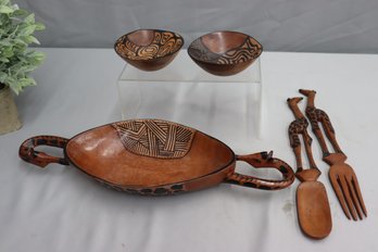 Carved Wood Tribal Pattern Salad Set With Serving Bowl, Giraffe Fork And Giraffe Spoon, And 2 Bowls