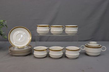 Set Of 6 Vintage 1978 Japanese Porcelain Cup And Saucers With A Matching Lidded Sugar Bowl