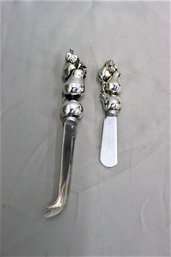 2 Vintage Della Robbia Style Fruit And Cheese Spreaders