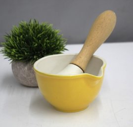 Yellow Faria & Beato Maetar And Pestle