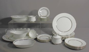 Oxford Bone China 'Lexington' 36-Piece Dinnerware Set